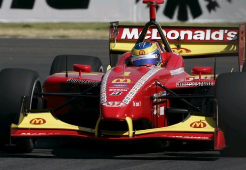 De met stickers bedekte bolide van Bourdais ;Copyright CCWS 2007